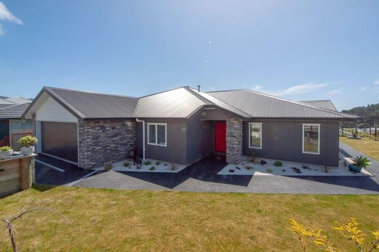 Photo of property in 35 Margaret Shields Avenue, Aotea, Porirua, 5024