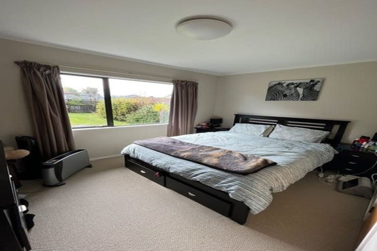 Photo of property in 18 Pinewood Grove, Botany Downs, Auckland, 2010