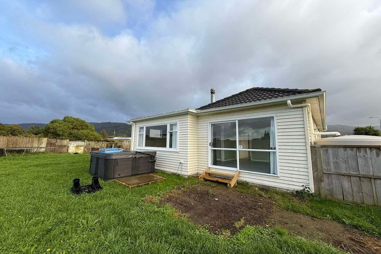 Photo of property in 6 Colonel Place, Featherston, 5710