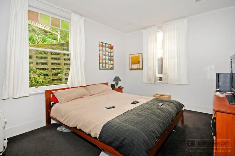 Photo of property in 1 Hadfield Terrace, Kelburn, Wellington, 6012