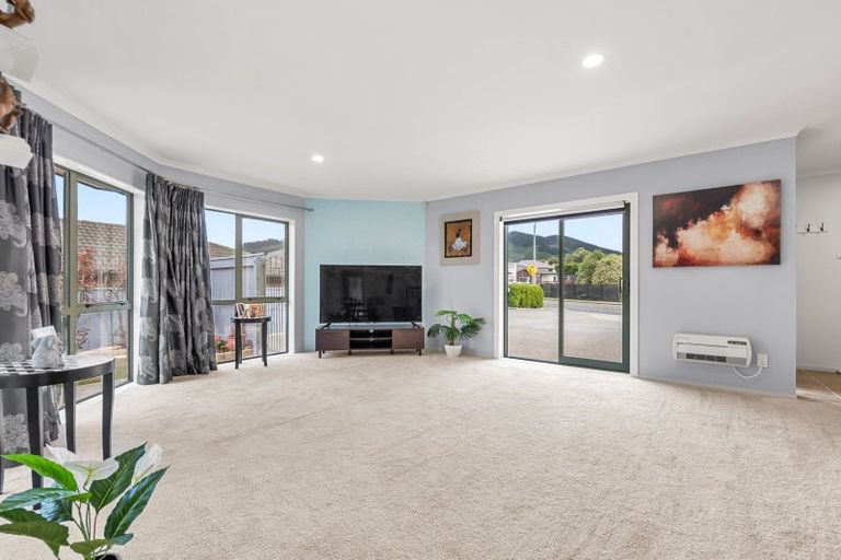 Photo of property in 12 Percy Kinsman Crescent, Riverstone Terraces, Upper Hutt, 5018