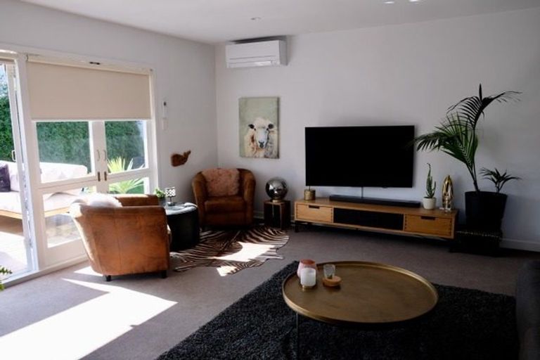 Photo of property in 1/281 Beach Road, Campbells Bay, Auckland, 0630
