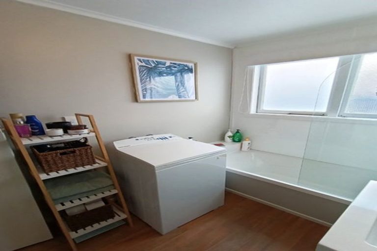 Photo of property in 1/63a Pine Avenue, Ebdentown, Upper Hutt, 5018