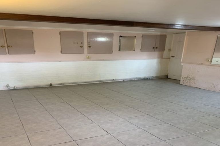 Photo of property in 72 Peach Road, Glenfield, Auckland, 0629