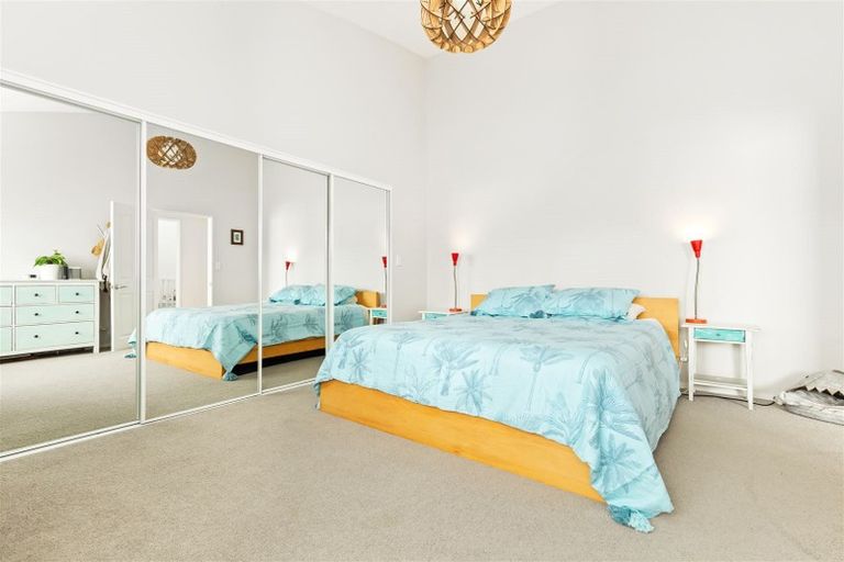 Photo of property in 48 Renata Crescent, Te Atatu Peninsula, Auckland, 0610