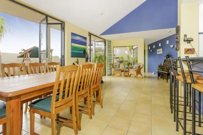 Photo of property in 123 Golf Road, Titirangi, Auckland, 0600