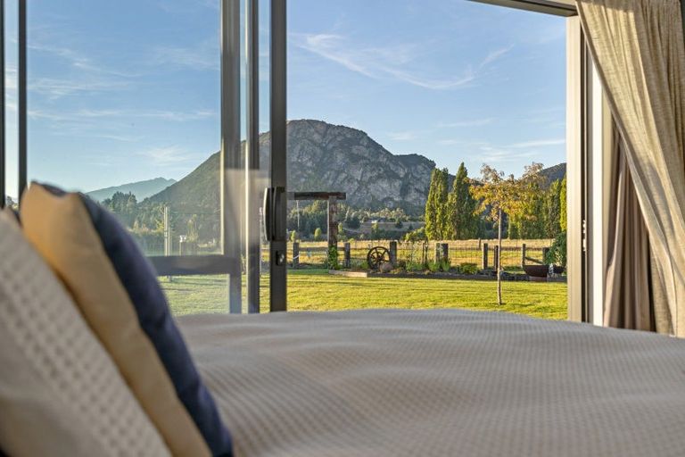 Photo of property in 87 Black Peak Road, Wanaka, 9382