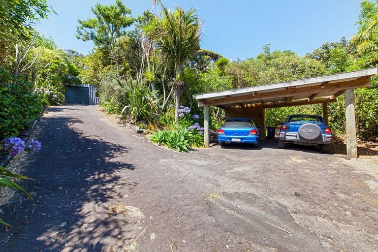 Photo of property in 119 Seaview Road, Piha, New Lynn, 0772