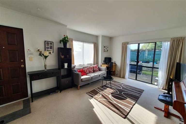 Photo of property in 1/520 Don Buck Road, Westgate, Auckland, 0614