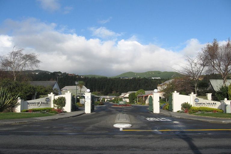 Photo of property in 102 Rimu Road, Raumati Beach, Paraparaumu, 5032