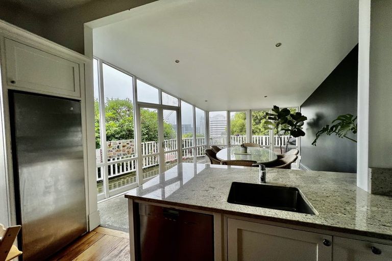 Photo of property in 13 Glenbervie Terrace, Thorndon, Wellington, 6011