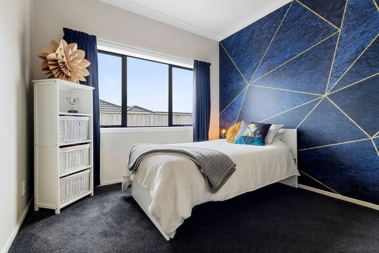 Photo of property in 17 Gifford Grove, Churton Park, Wellington, 6037