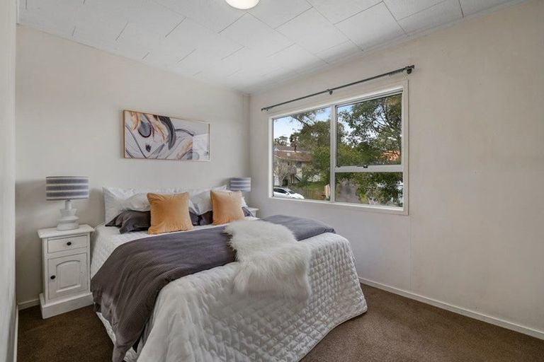 Photo of property in 10 Santiago Crescent, Unsworth Heights, Auckland, 0632