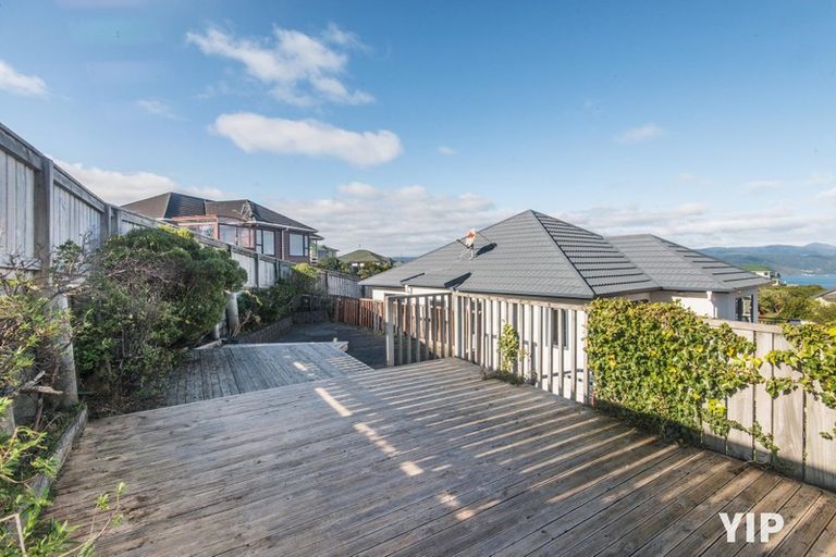 Photo of property in 59 Dress Circle, Newlands, Wellington, 6037