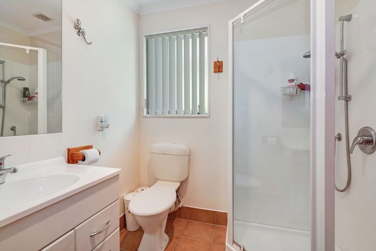 Photo of property in 5 Ian Marwick Place, Birkenhead, Auckland, 0626