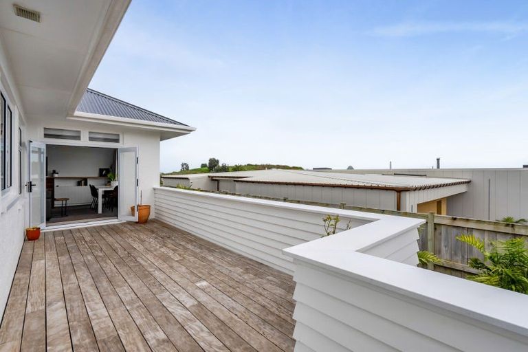 Photo of property in 7 Lemont Place, Westown, New Plymouth, 4310