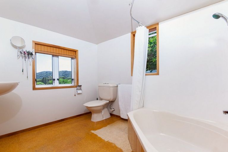 Photo of property in 119 Seaview Road, Piha, New Lynn, 0772