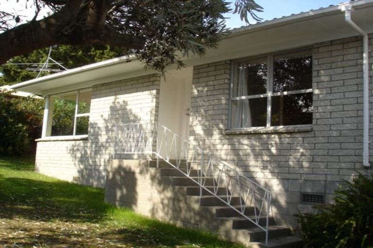 Photo of property in 2/95 Archers Road, Hillcrest, Auckland, 0629