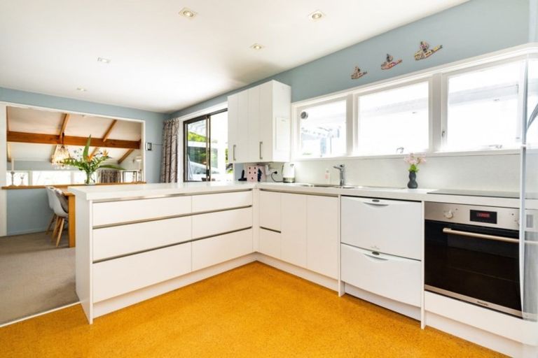 Photo of property in 13 Denholm Road, Hospital Hill, Napier, 4110