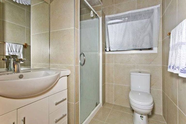 Photo of property in 1/13 Target Road, Totara Vale, Auckland, 0629