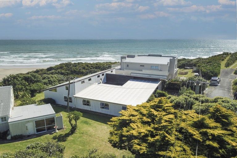 Photo of property in 18 Coates Avenue, Baylys Beach, Dargaville, 0377