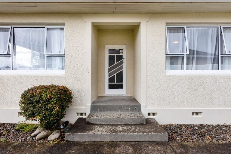 Photo of property in 10 Tokomaru Street, Welbourn, New Plymouth, 4312