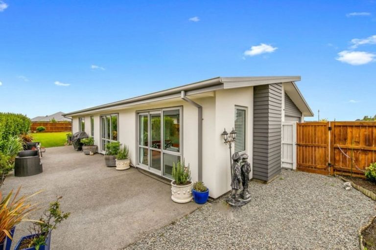 Photo of property in 4 Huntingdon Drive, Rangiora, 7400