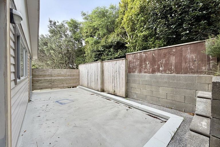 Photo of property in 33 Omega Street, Newlands, Wellington, 6037