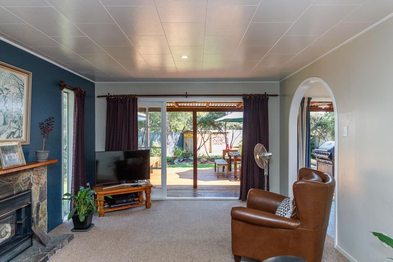 Photo of property in 3 Adams Place, Kelvin Grove, Palmerston North, 4414
