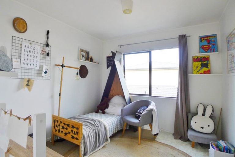 Photo of property in 2/37 Mcleod Road, Weymouth, Auckland, 2103