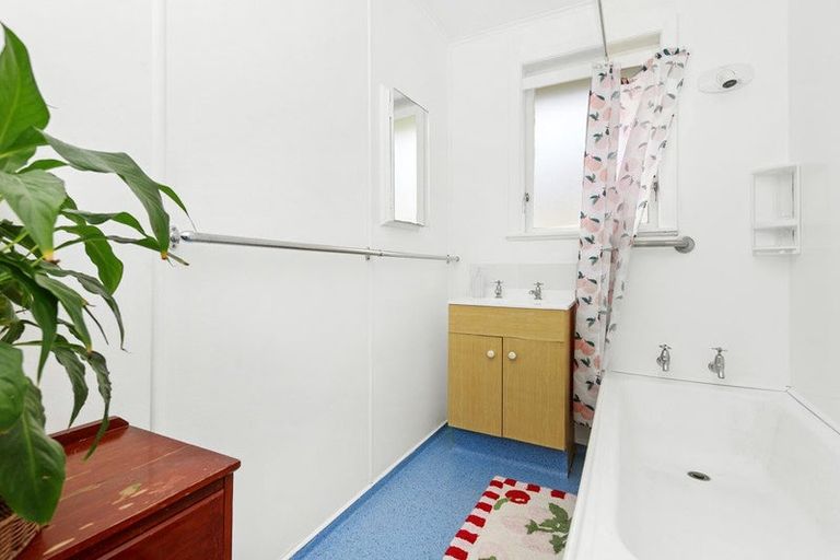 Photo of property in 188 Sievers Grove, Cannons Creek, Porirua, 5024