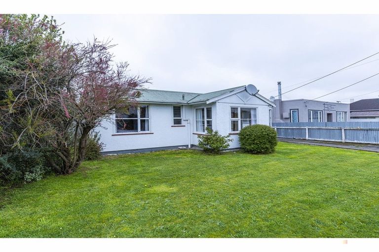 Photo of property in 28 Augustine Street, Waimate, 7924