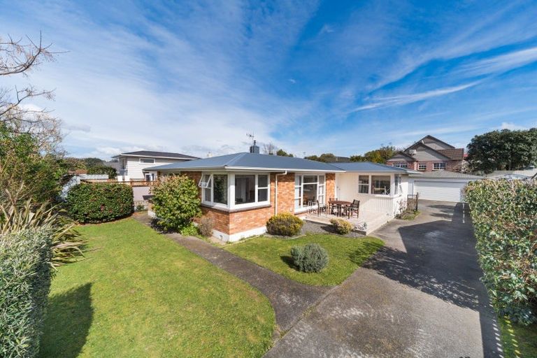 Photo of property in 76 Wikiriwhi Crescent, Awapuni, Palmerston North, 4412