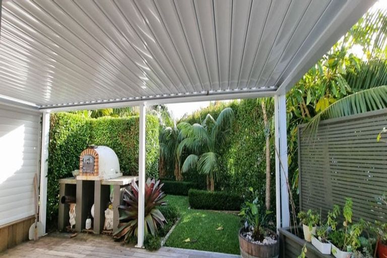 Photo of property in 2/17 Bevyn Street, Castor Bay, Auckland, 0620