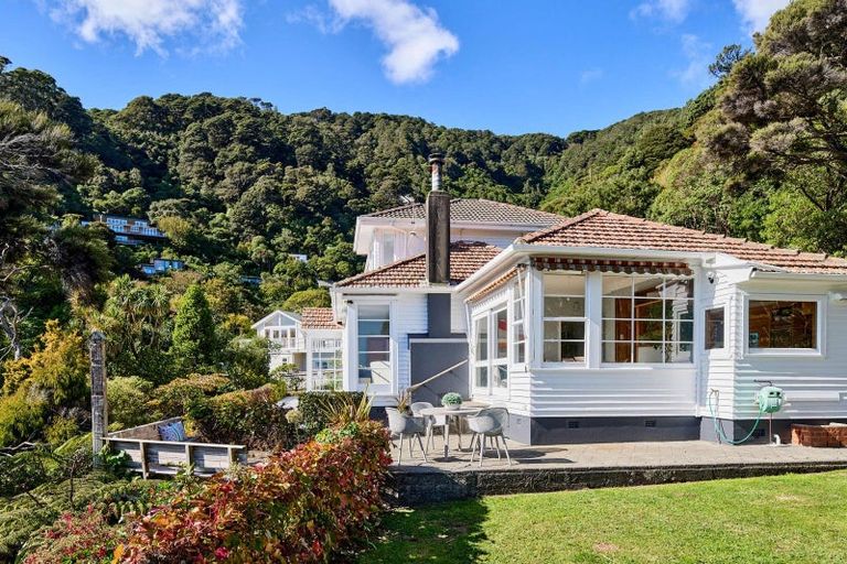 Photo of property in 2 Mahina Road, Mahina Bay, Lower Hutt, 5013