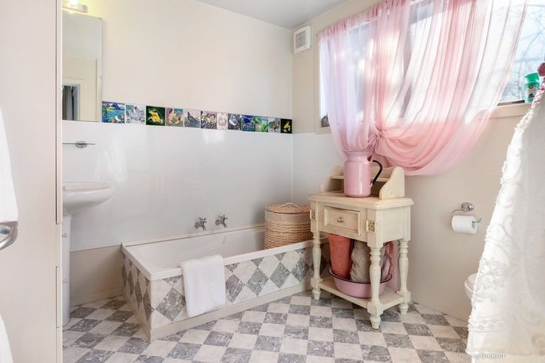 Photo of property in 256 Main Street, Greytown, 5712