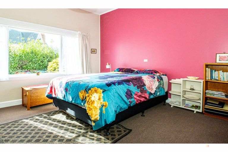 Photo of property in 2 Point Bush Road, Waimate, 7924