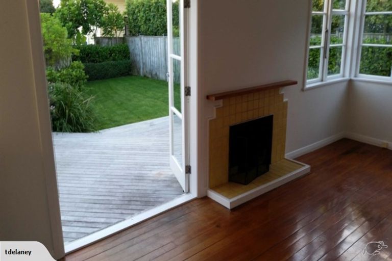 Photo of property in 60 Old Lake Road, Narrow Neck, Auckland, 0624