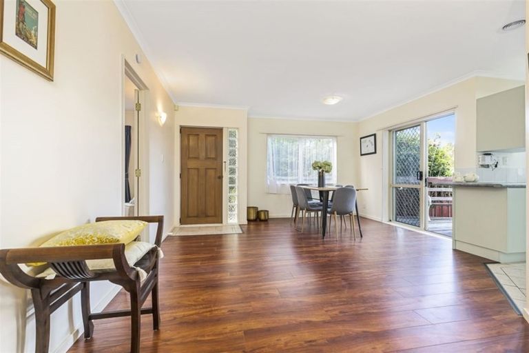 Photo of property in 6a Fayette Place, Te Atatu South, Auckland, 0610