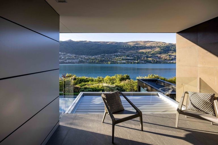 Photo of property in 363 Peninsula Road, Kelvin Heights, Queenstown, 9300