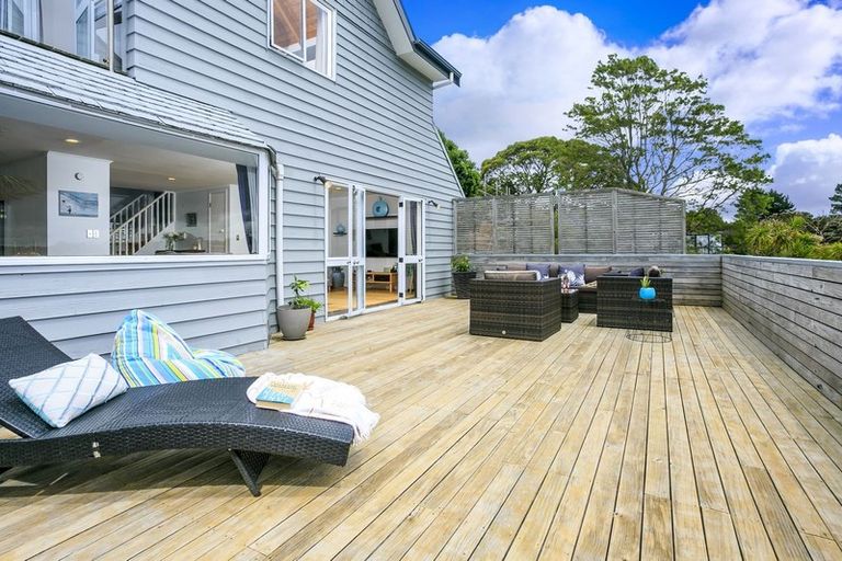 Photo of property in 154 Oaktree Avenue, Browns Bay, Auckland, 0630