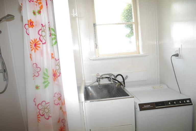 Photo of property in 6 Eruini Street, Waikanae Beach, Waikanae, 5036