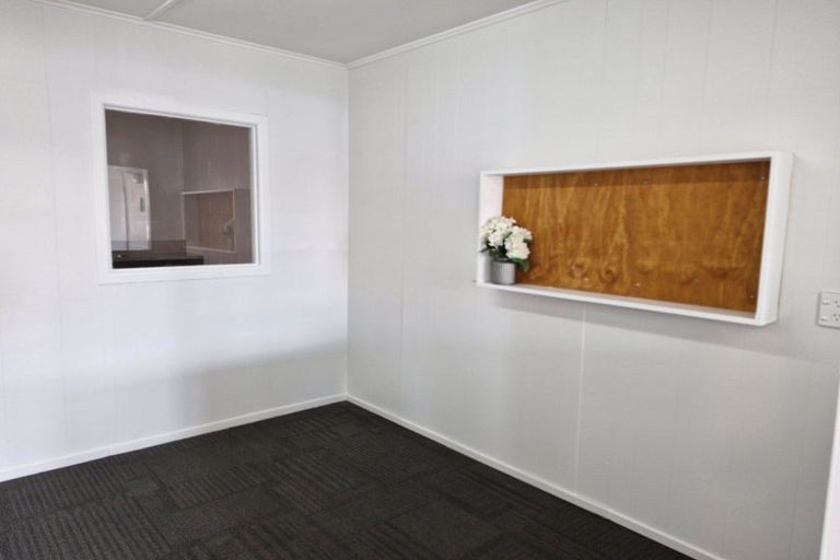 Photo of property in 1/73 Lake Road, Northcote, Auckland, 0627