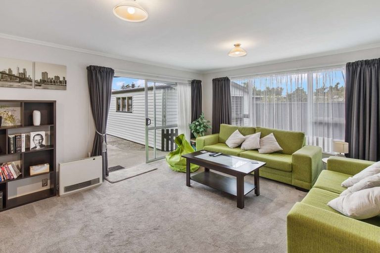 Photo of property in 6 Ajax Place, Highbury, Palmerston North, 4412