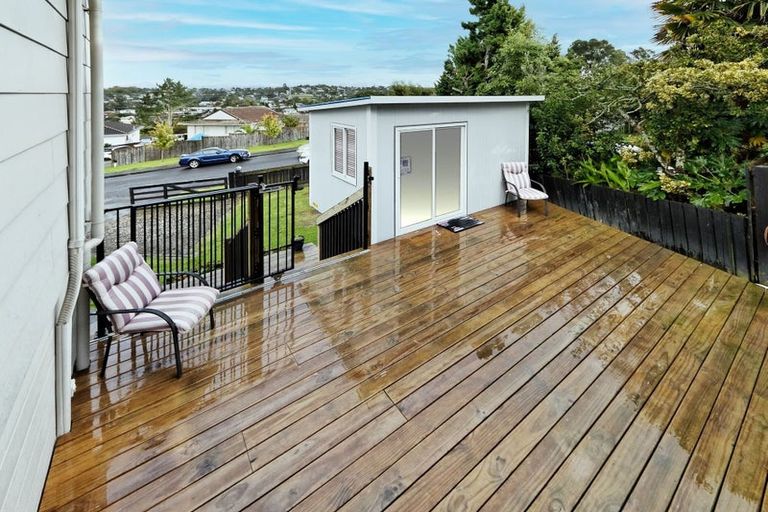 Photo of property in 32 Glenbervie Crescent, Massey, Auckland, 0614