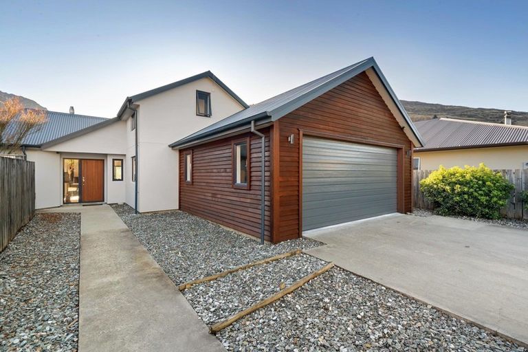 Photo of property in 2/1 Maple Court, Arthurs Point, Queenstown, 9371