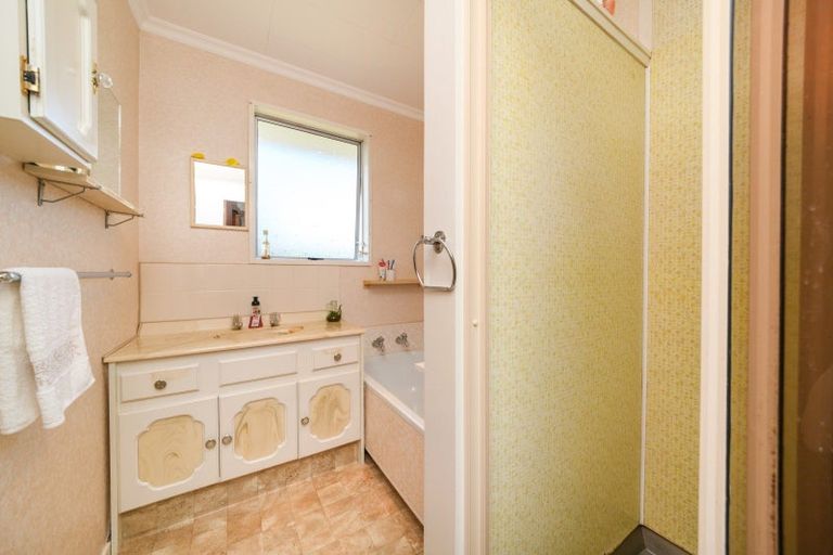 Photo of property in 7 Haast Place, Awapuni, Palmerston North, 4412