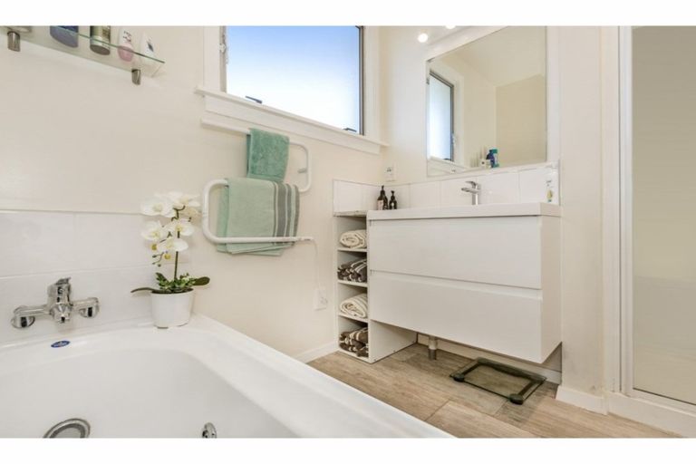 Photo of property in 9 Camelia Place, Islington, Christchurch, 8042