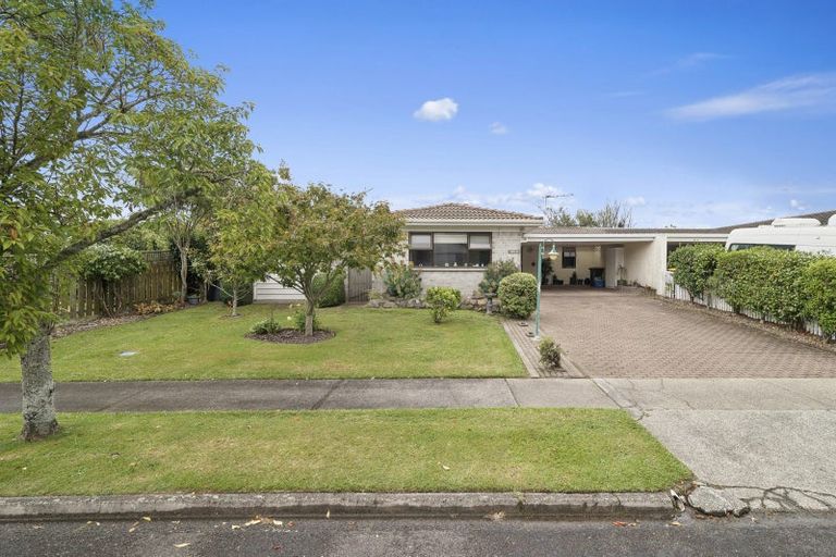 Photo of property in 8a Gemini Place, Kawaha Point, Rotorua, 3010