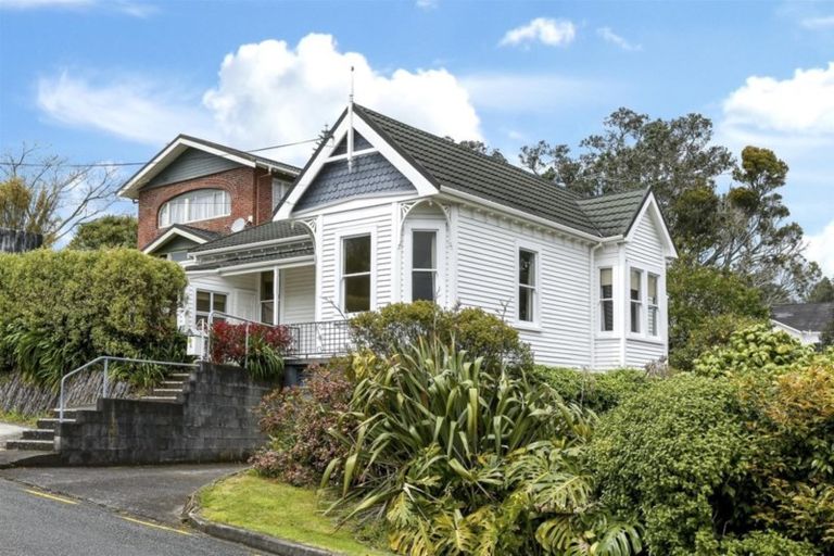Photo of property in 6 Pendarves Street, New Plymouth, 4310